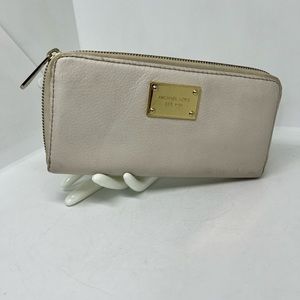 MICHAEL KORS Ivory Pebble Leather Continental Wallet